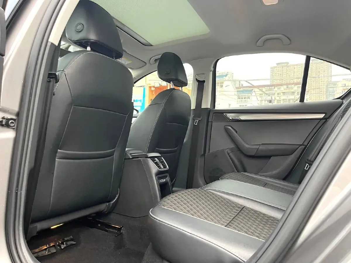 2019 Skoda Octavia 1.5L 116HP L4 6AT,autocango,china used car exporter,china ev exporter,chinese used car exporter,chinese used ev exporter