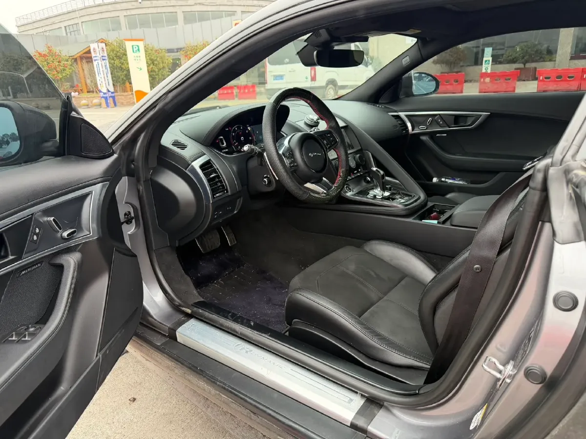 2021 Jaguar F-TYPE 3.0T 381HP V6 8AT,autocango,china used car exporter,china ev exporter,chinese used car exporter,chinese used ev exporter