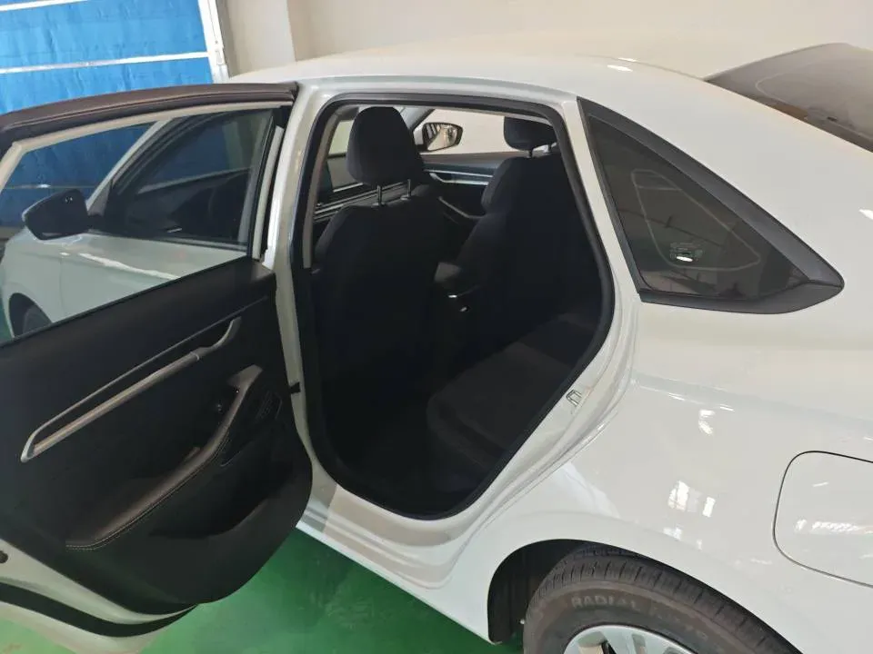 2022 Geely Emgrand 1.5L 114HP L4 5MT,autocango,china used car exporter,china ev exporter,chinese used car exporter,chinese used ev exporter