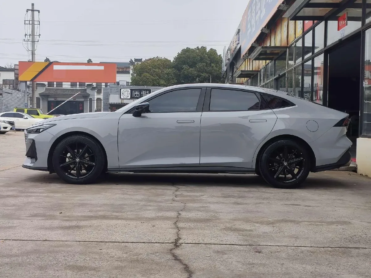 2023 ChangAn UNI-V 1.5T 188HP L4 7DCT,autocango,china used car exporter,china ev exporter,chinese used car exporter,chinese used ev exporter