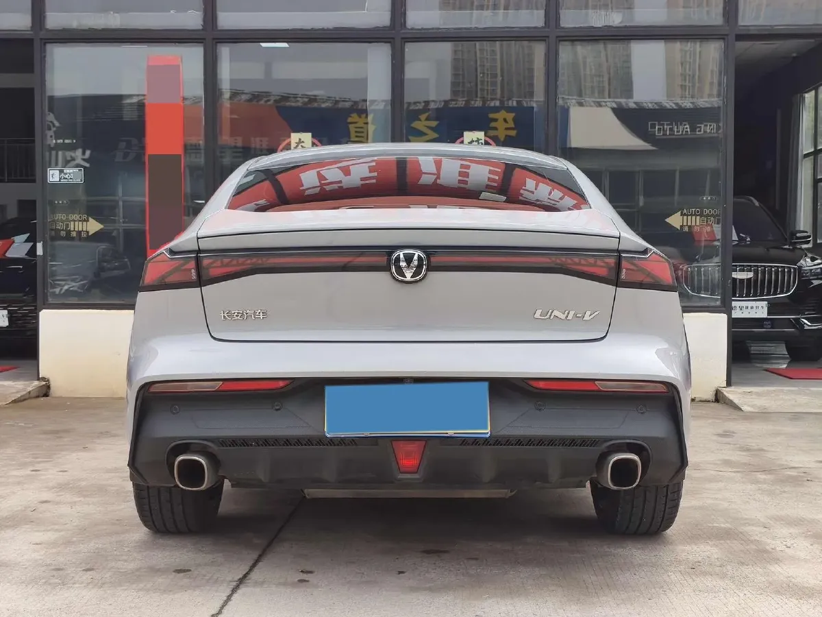 2023 ChangAn UNI-V 1.5T 188HP L4 7DCT,autocango,china used car exporter,china ev exporter,chinese used car exporter,chinese used ev exporter