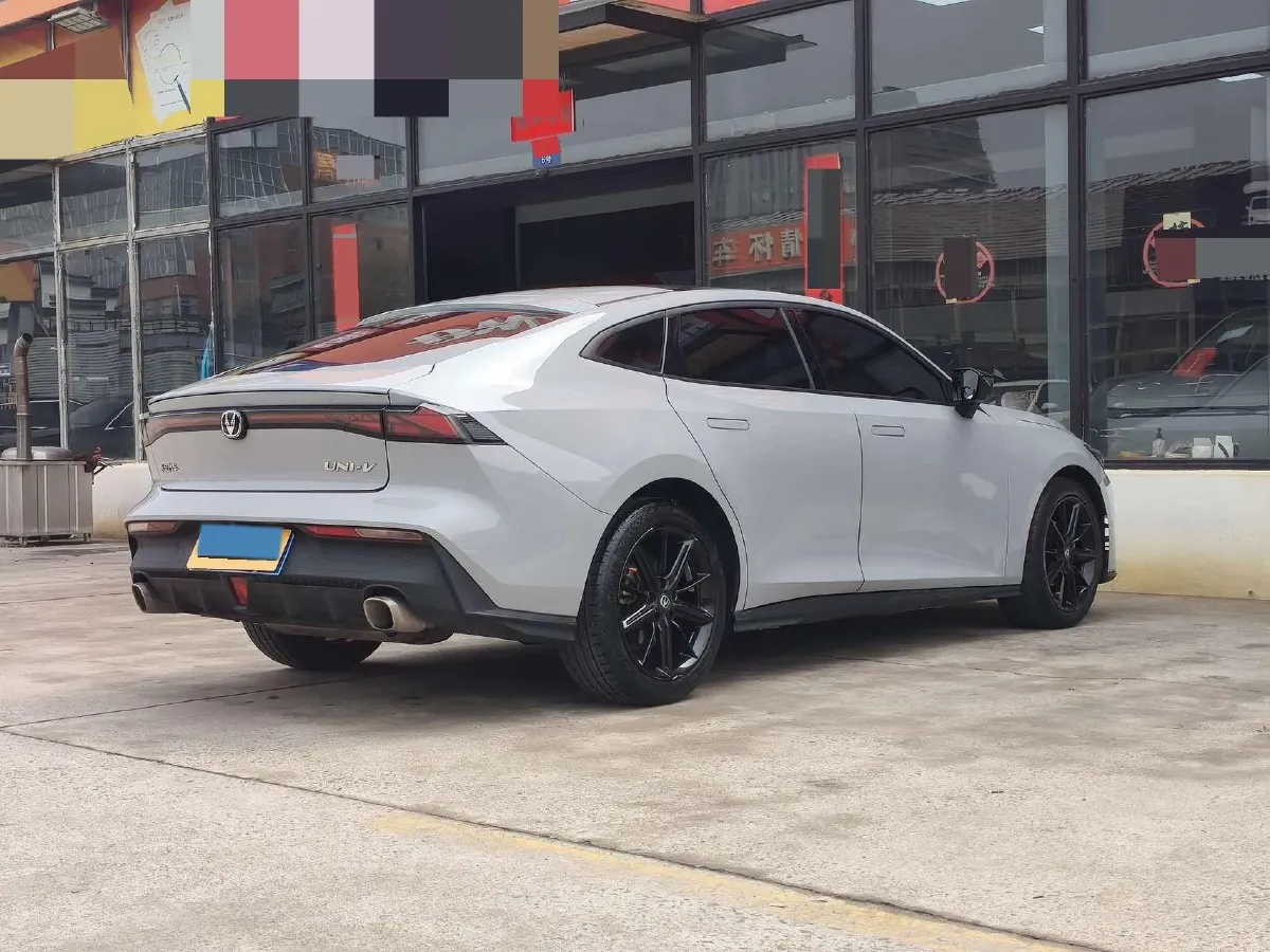 2023 ChangAn UNI-V 1.5T 188HP L4 7DCT,autocango,china used car exporter,china ev exporter,chinese used car exporter,chinese used ev exporter