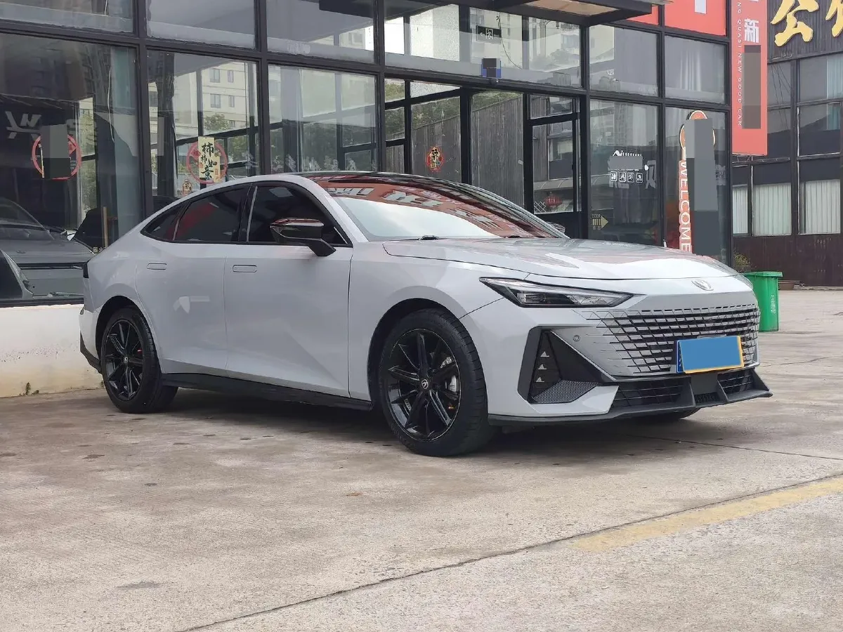 2023 ChangAn UNI-V 1.5T 188HP L4 7DCT,autocango,china used car exporter,china ev exporter,chinese used car exporter,chinese used ev exporter