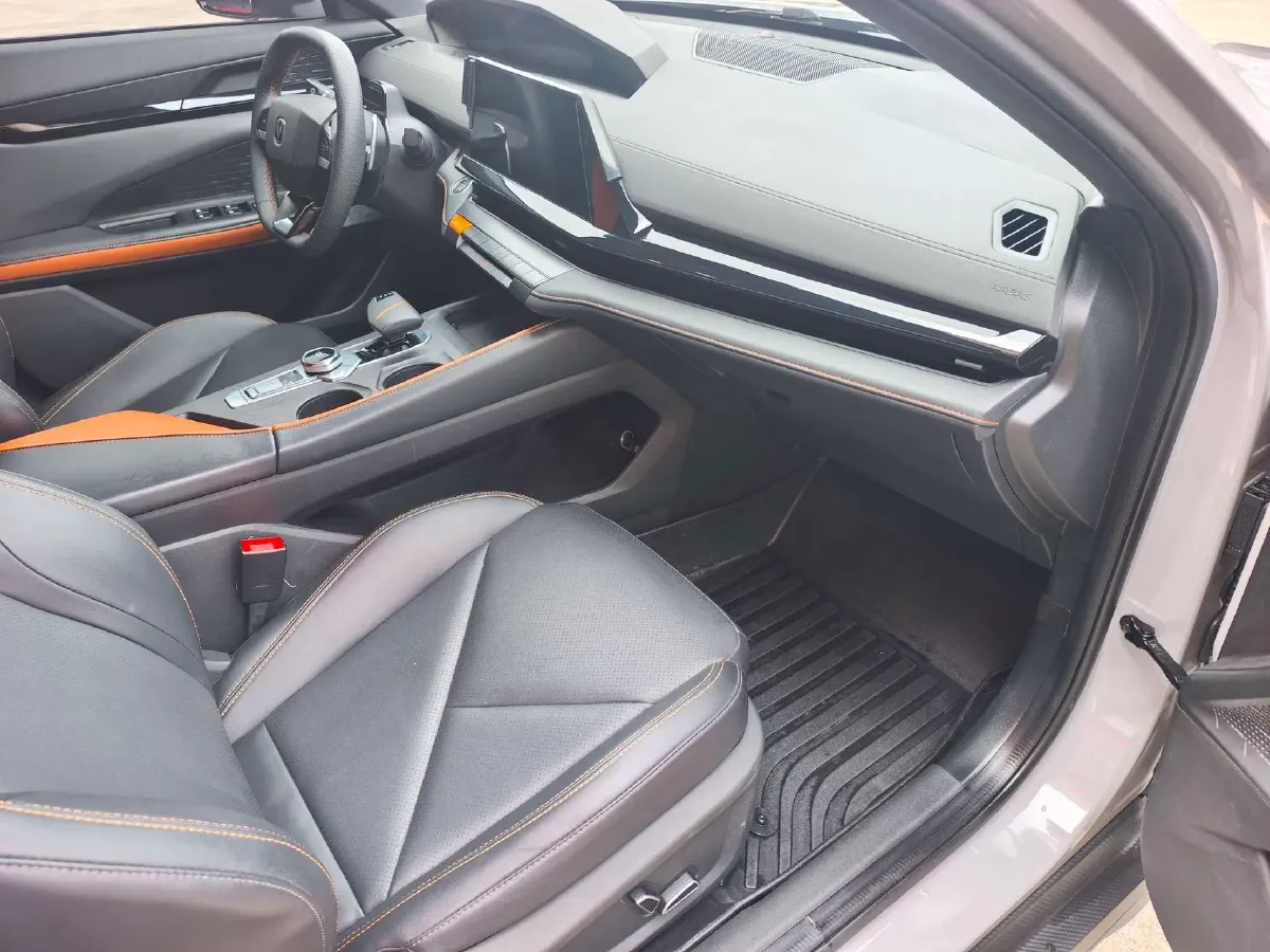 2023 ChangAn UNI-V 1.5T 188HP L4 7DCT,autocango,china used car exporter,china ev exporter,chinese used car exporter,chinese used ev exporter