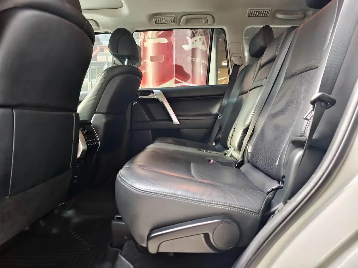 2018 Volvo XC90 2.0T 254HP L4 8AT,autocango,china used car exporter,china ev exporter,chinese used car exporter,chinese used ev exporter
