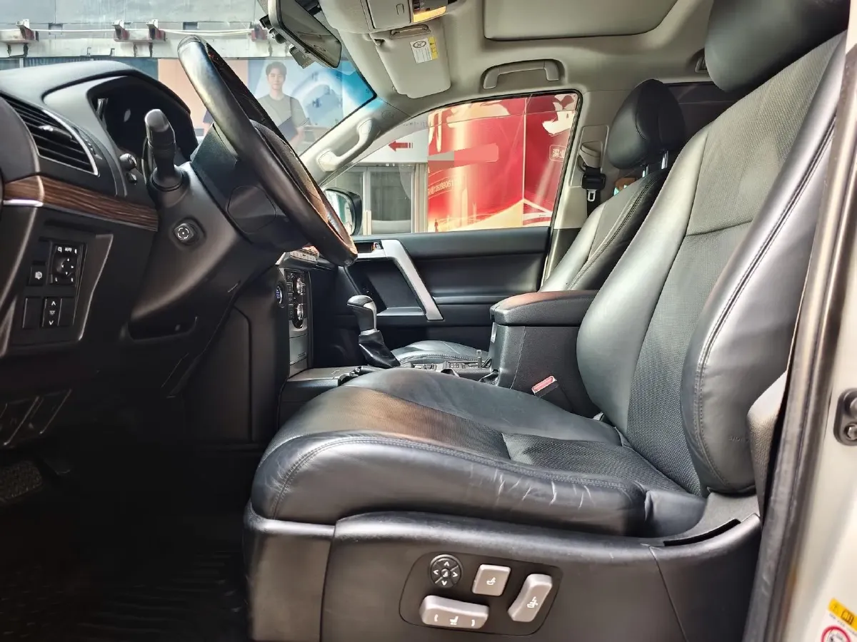 2018 Volvo XC90 2.0T 254HP L4 8AT,autocango,china used car exporter,china ev exporter,chinese used car exporter,chinese used ev exporter