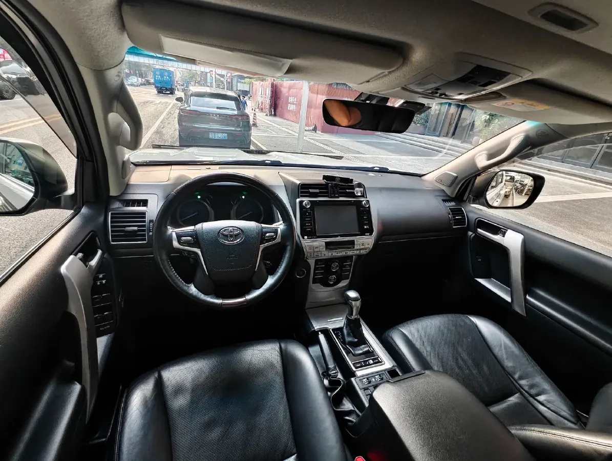 2018 Volvo XC90 2.0T 254HP L4 8AT,autocango,china used car exporter,china ev exporter,chinese used car exporter,chinese used ev exporter