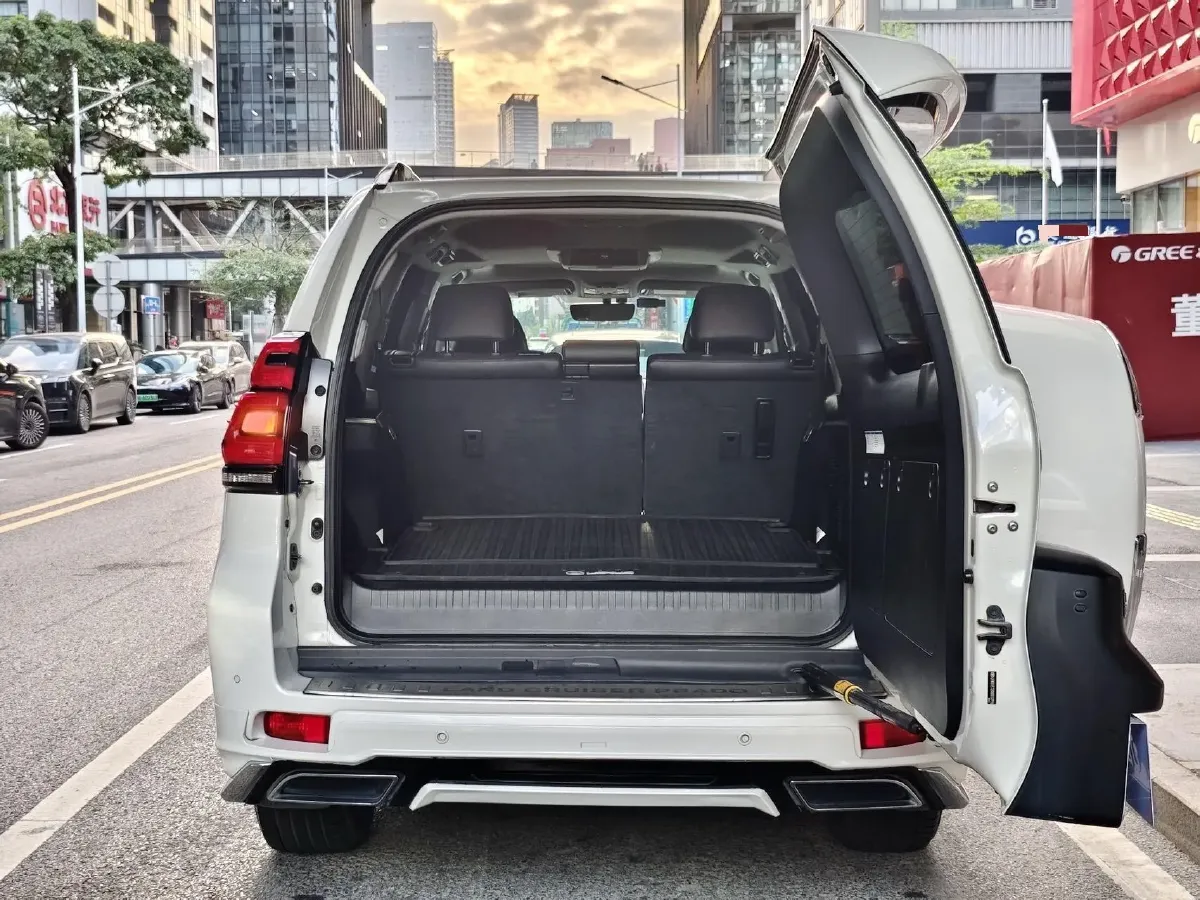 2018 Volvo XC90 2.0T 254HP L4 8AT,autocango,china used car exporter,china ev exporter,chinese used car exporter,chinese used ev exporter