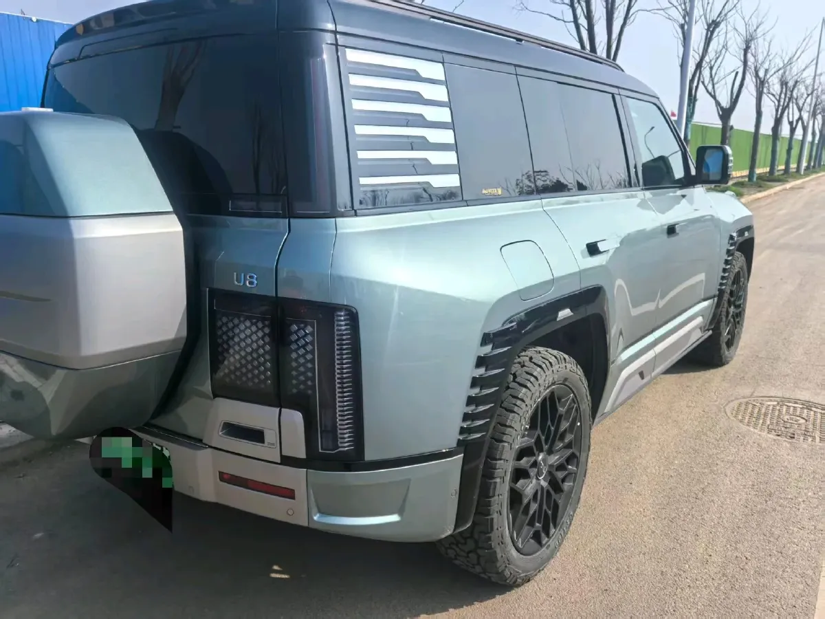 2023 YangWang U8 2.0T 272HP L4 REEV 49.05KWH,autocango,china used car exporter,china ev exporter,chinese used car exporter,chinese used ev exporter