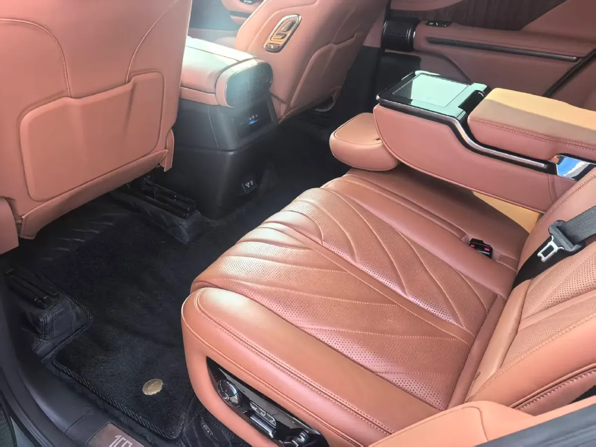 2023 YangWang U8 2.0T 272HP L4 REEV 49.05KWH,autocango,china used car exporter,china ev exporter,chinese used car exporter,chinese used ev exporter