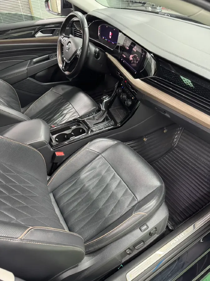 2019 Volkswagen Passat 2.0T 220HP L4 7DCT,autocango,china used car exporter,china ev exporter,chinese used car exporter,chinese used ev exporter