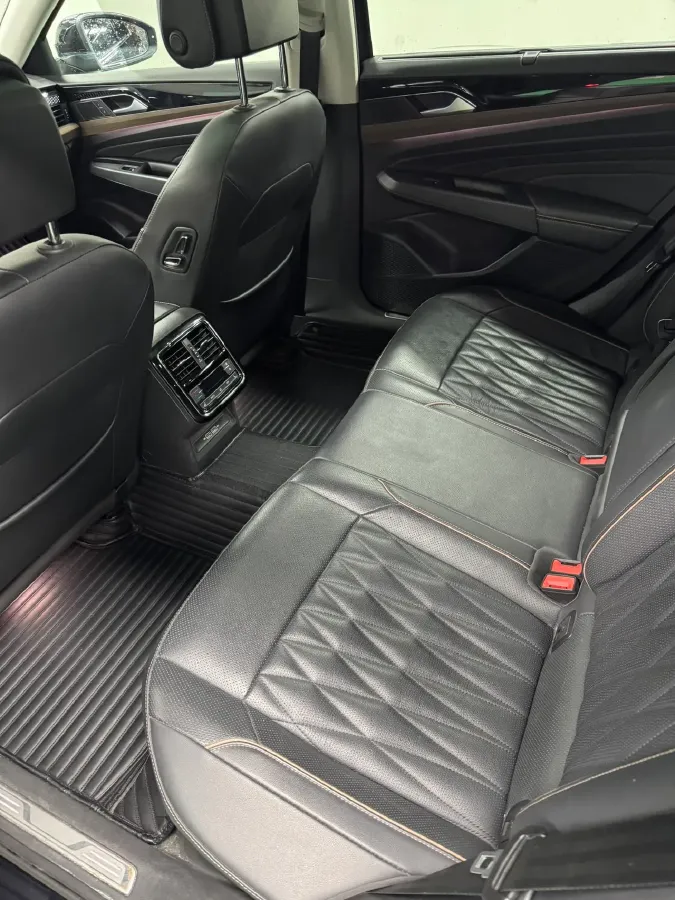 2019 Volkswagen Passat 2.0T 220HP L4 7DCT,autocango,china used car exporter,china ev exporter,chinese used car exporter,chinese used ev exporter