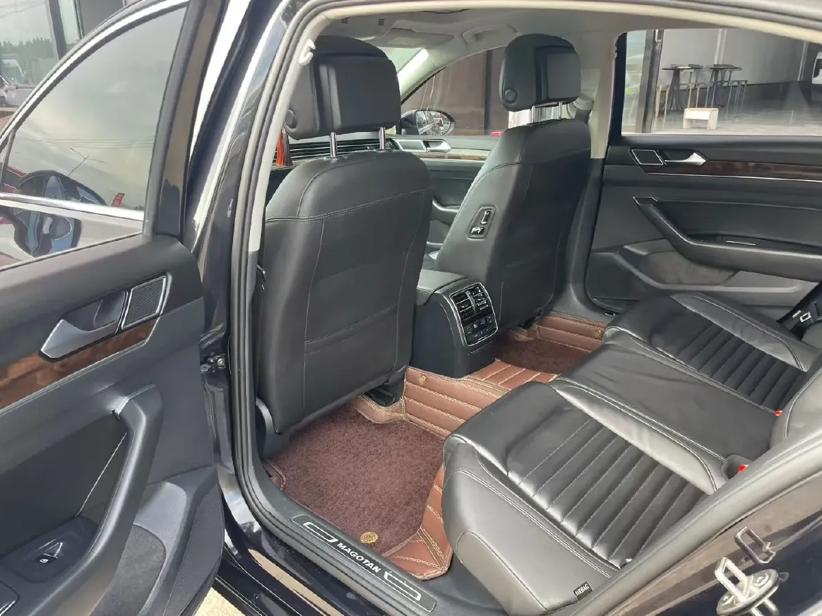 2019 Volkswagen Magotan 2.0T 186HP L4 7DCT,autocango,china used car exporter,china ev exporter,chinese used car exporter,chinese used ev exporter