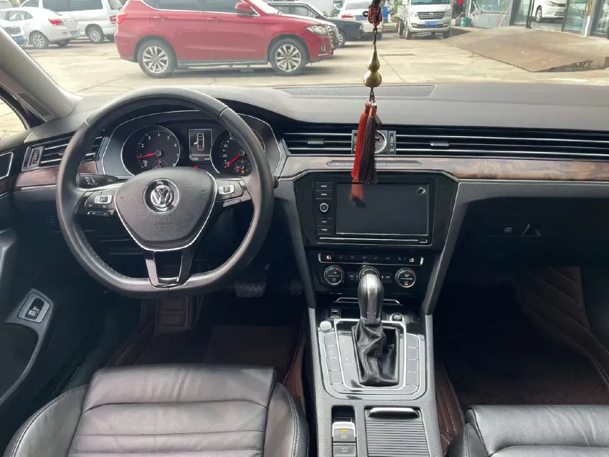 2019 Volkswagen Magotan 2.0T 186HP L4 7DCT,autocango,china used car exporter,china ev exporter,chinese used car exporter,chinese used ev exporter