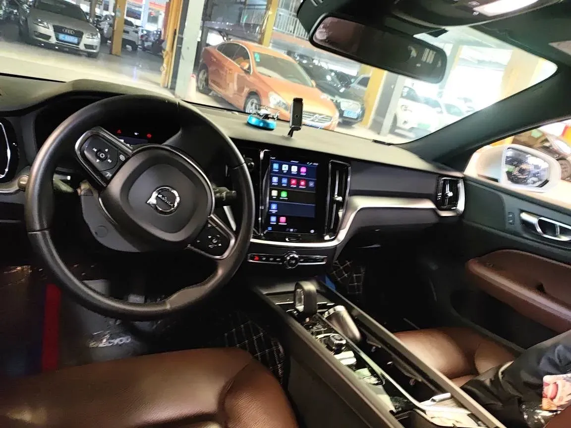 2023 Volvo S60 2.0T 197HP L4 7DCT,autocango,china used car exporter,china ev exporter,chinese used car exporter,chinese used ev exporter