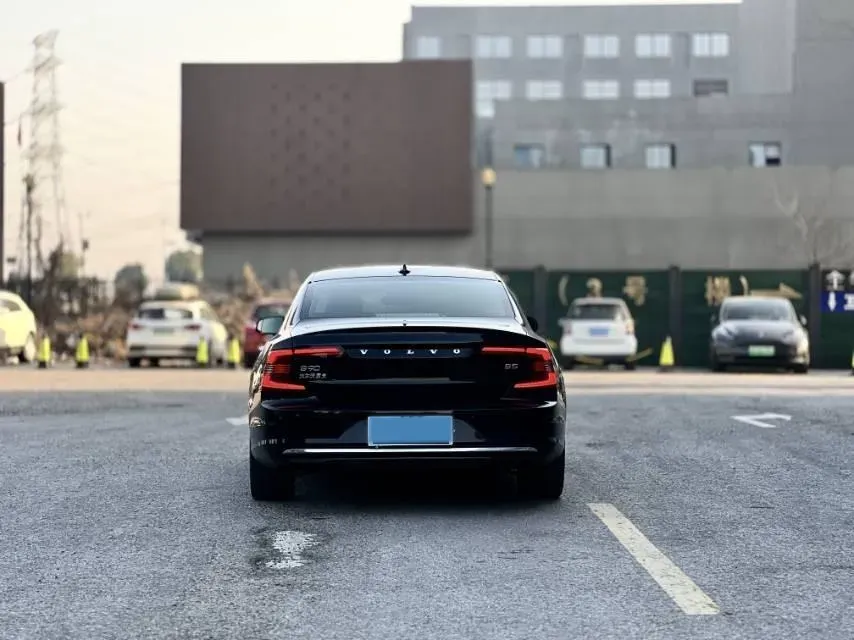 2022 Volvo S90 2.0T 250HP L4 8AT,autocango,china used car exporter,china ev exporter,chinese used car exporter,chinese used ev exporter