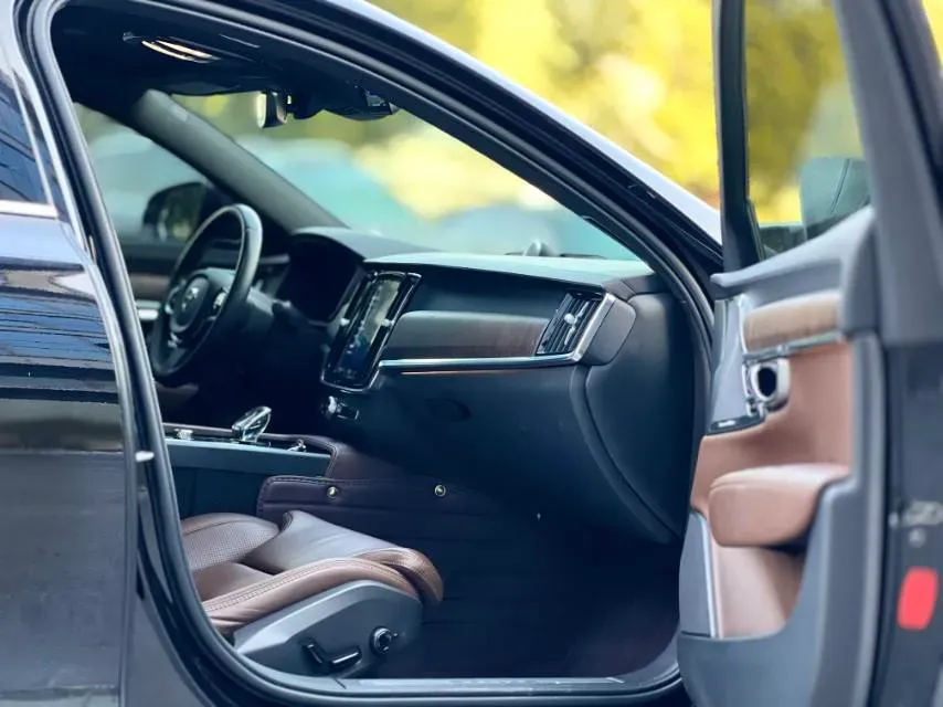 2022 Volvo S90 2.0T 250HP L4 8AT,autocango,china used car exporter,china ev exporter,chinese used car exporter,chinese used ev exporter