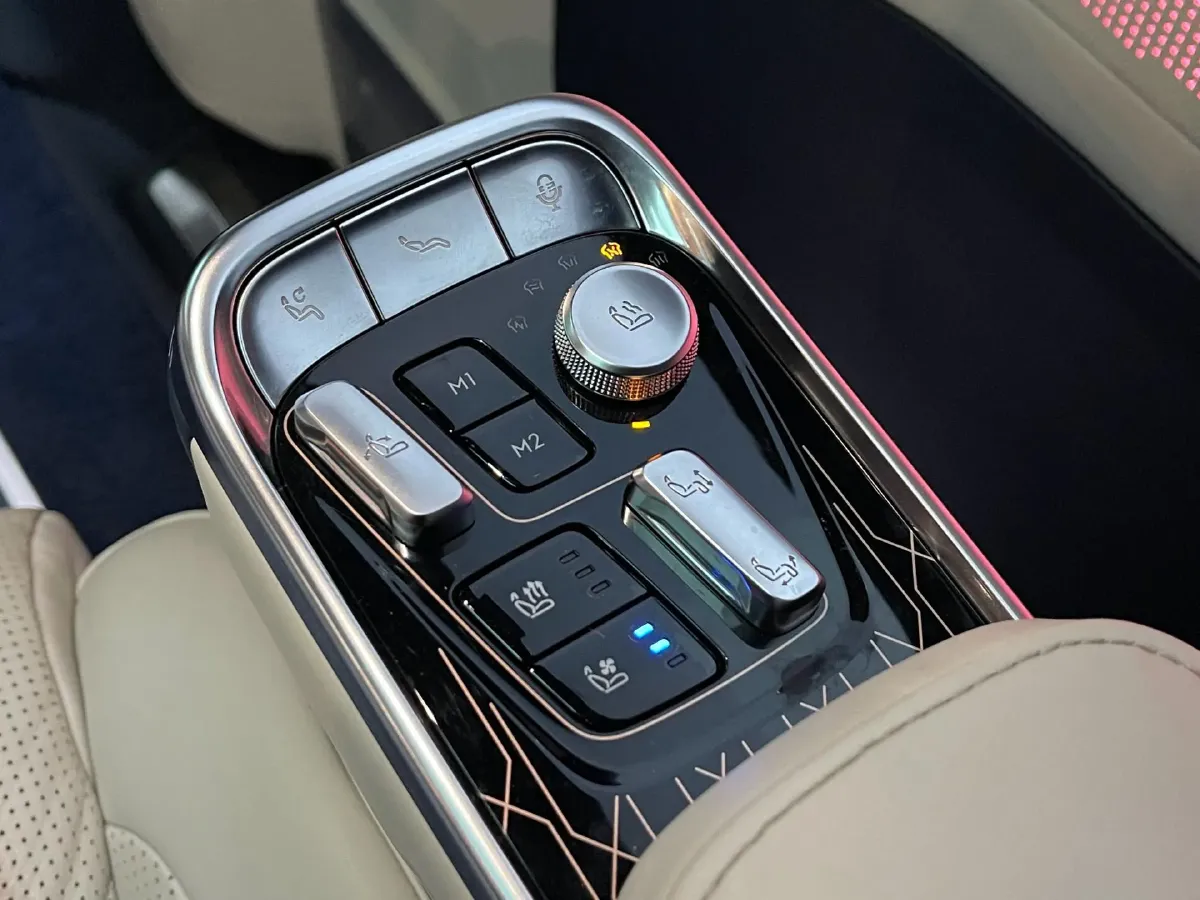 2022 Zeekr 009 BEV 116KWH,autocango,china used car exporter,china ev exporter,chinese used car exporter,chinese used ev exporter