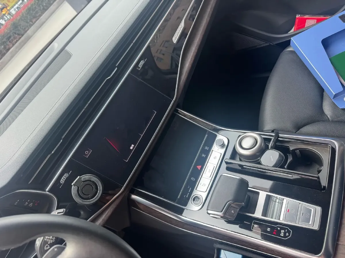 2023 Audi Q7 2.0T 265HP L4 8AT,autocango,china used car exporter,china ev exporter,chinese used car exporter,chinese used ev exporter