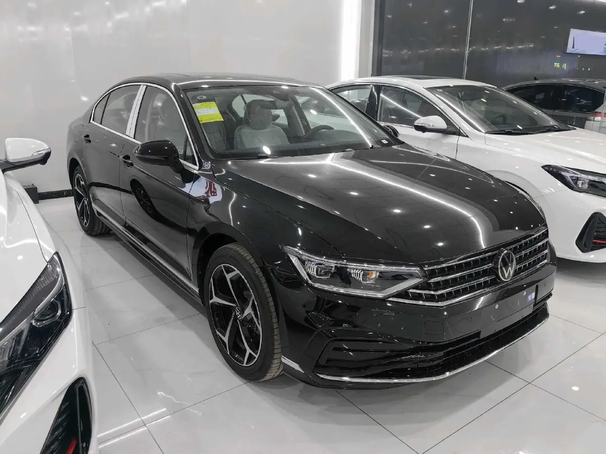 2026 Volkswagen Magotan 2.0T 220HP L4 7DCT,autocango,china used car exporter,china ev exporter,chinese used car exporter,chinese used ev exporter