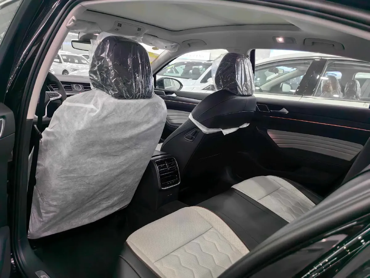 2026 Volkswagen Magotan 2.0T 220HP L4 7DCT,autocango,china used car exporter,china ev exporter,chinese used car exporter,chinese used ev exporter