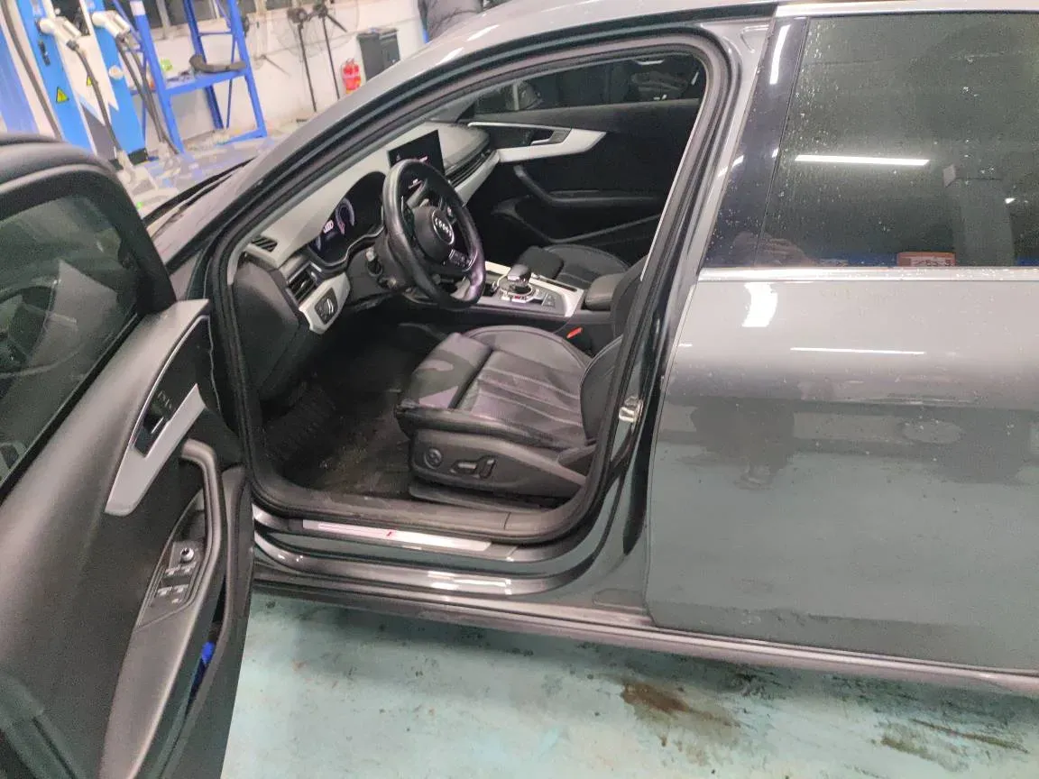 2020 Audi A4L 2.0T 190HP L4 7DCT,autocango,china used car exporter,china ev exporter,chinese used car exporter,chinese used ev exporter