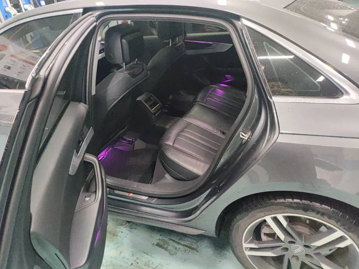 2020 Audi A4L 2.0T 190HP L4 7DCT,autocango,china used car exporter,china ev exporter,chinese used car exporter,chinese used ev exporter