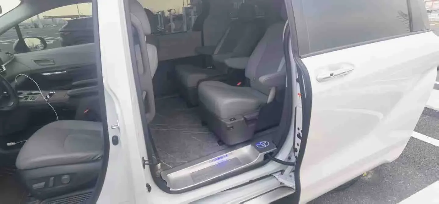 2023 Toyota Granvia 2.5L 189HP L4 E-CVT Hybrid,autocango,china used car exporter,china ev exporter,chinese used car exporter,chinese used ev exporter