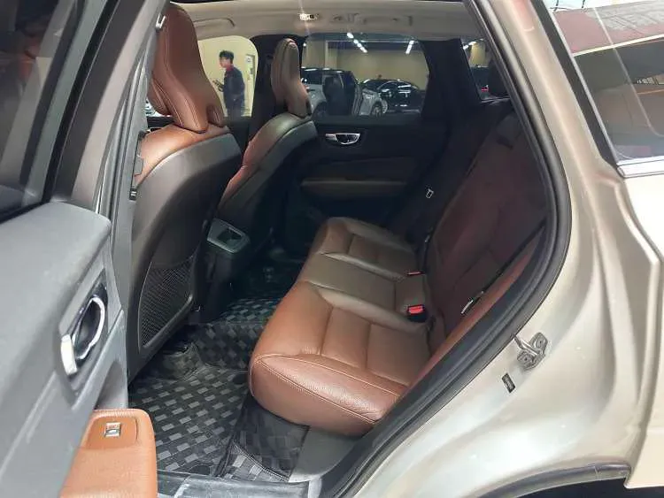 2018 Volvo XC60 2.0T 254HP L4 8AT,autocango,china used car exporter,china ev exporter,chinese used car exporter,chinese used ev exporter