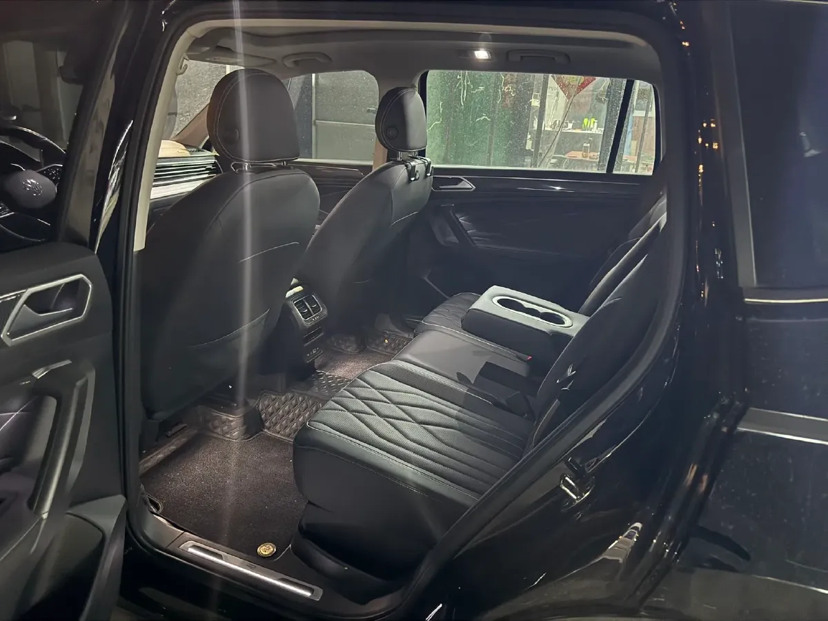 2023 Volkswagen Tiguan L 2.0T 186HP L4 7DCT,autocango,china used car exporter,china ev exporter,chinese used car exporter,chinese used ev exporter