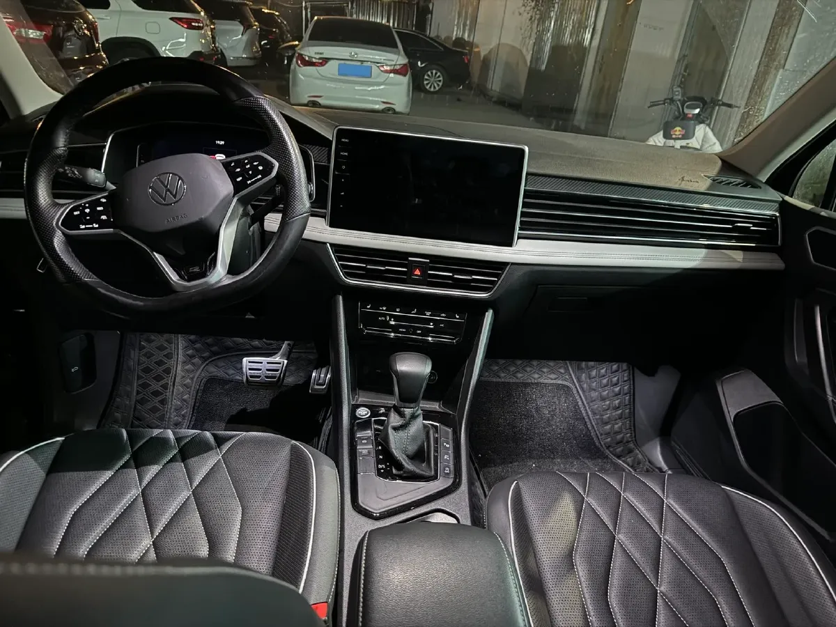 2023 Volkswagen Tiguan L 2.0T 186HP L4 7DCT,autocango,china used car exporter,china ev exporter,chinese used car exporter,chinese used ev exporter