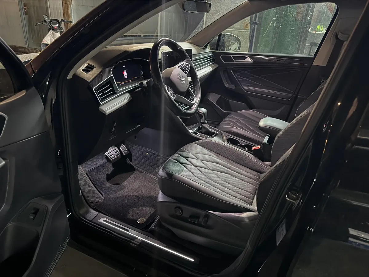 2023 Volkswagen Tiguan L 2.0T 186HP L4 7DCT,autocango,china used car exporter,china ev exporter,chinese used car exporter,chinese used ev exporter