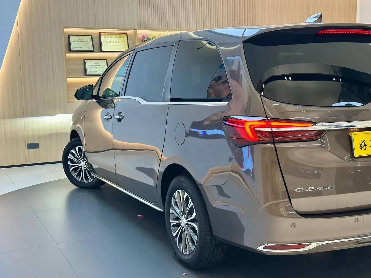 2022 Buick GL8 2.0T 237HP L4 9AT,autocango,china used car exporter,china ev exporter,chinese used car exporter,chinese used ev exporter