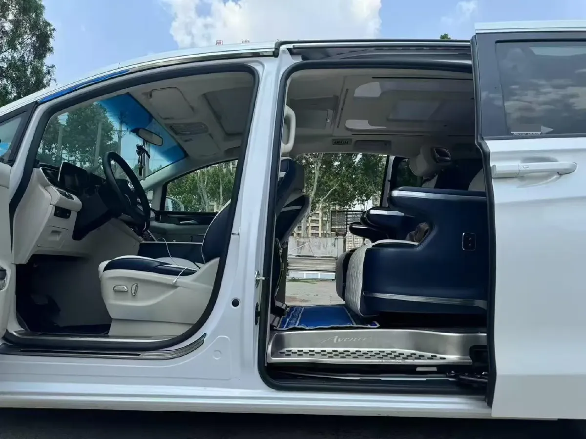 2021 Buick GL8 2.0T 237HP L4 9AT,autocango,china used car exporter,china ev exporter,chinese used car exporter,chinese used ev exporter