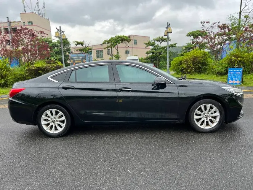 2022 HongQi H5 1.8T 197HP L4 6AT,autocango,china used car exporter,china ev exporter,chinese used car exporter,chinese used ev exporter