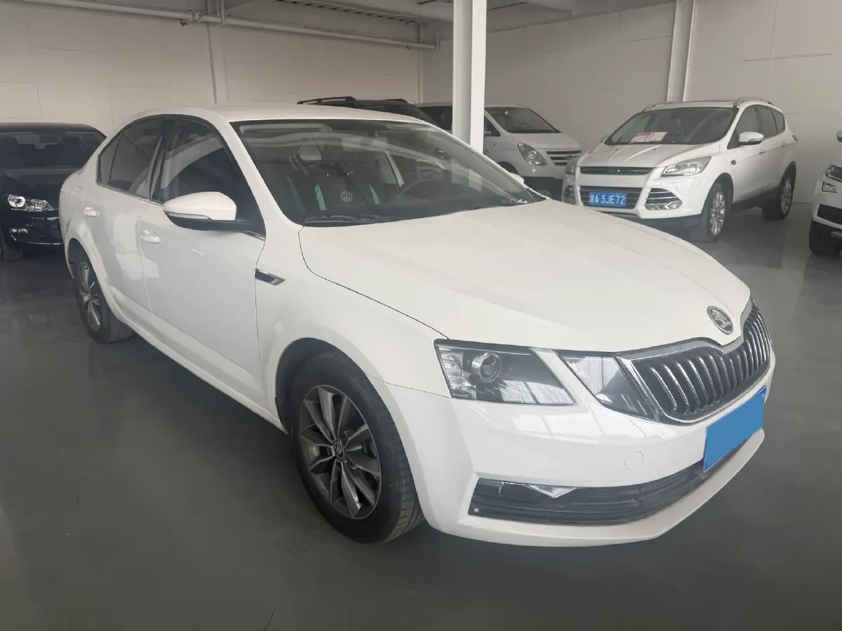 2019 Skoda Octavia 1.5L 116HP L4 6AT,autocango,china used car exporter,china ev exporter,chinese used car exporter,chinese used ev exporter