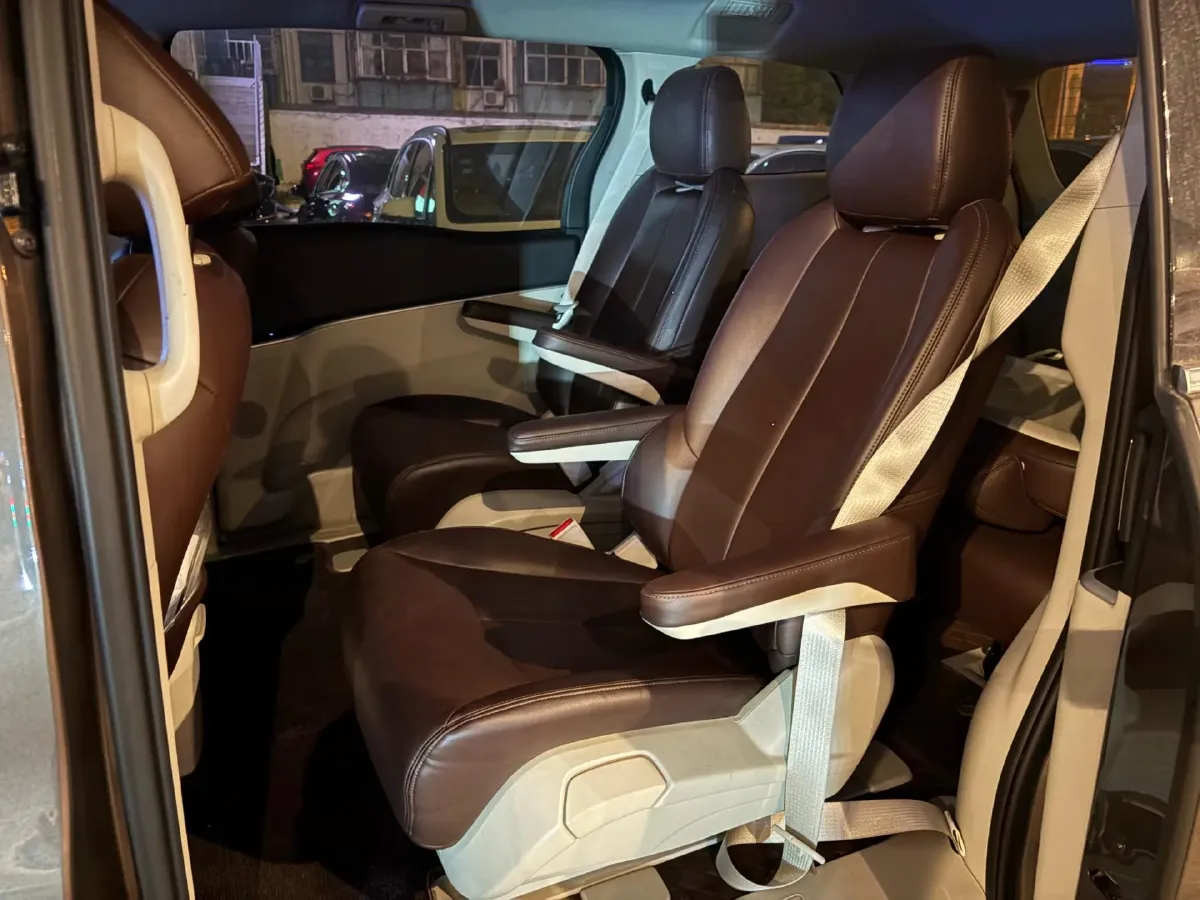 2023 Buick GL8 2.0T 237HP L4 9AT,autocango,china used car exporter,china ev exporter,chinese used car exporter,chinese used ev exporter