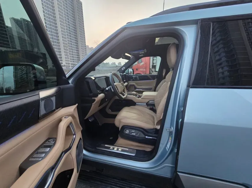 2025 FangChengBao Bao 8 2.0T 245HP L4 E-CVT PHEV 36.8KWH,autocango,china used car exporter,china ev exporter,chinese used car exporter,chinese used ev exporter