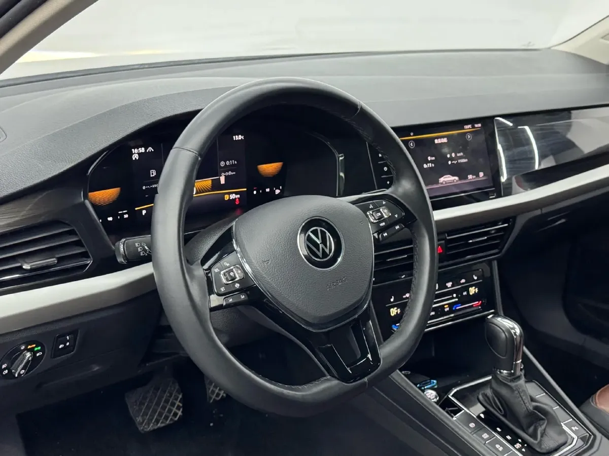 2022 Volkswagen T-Roc 1.4T 150HP L4 7DCT,autocango,china used car exporter,china ev exporter,chinese used car exporter,chinese used ev exporter