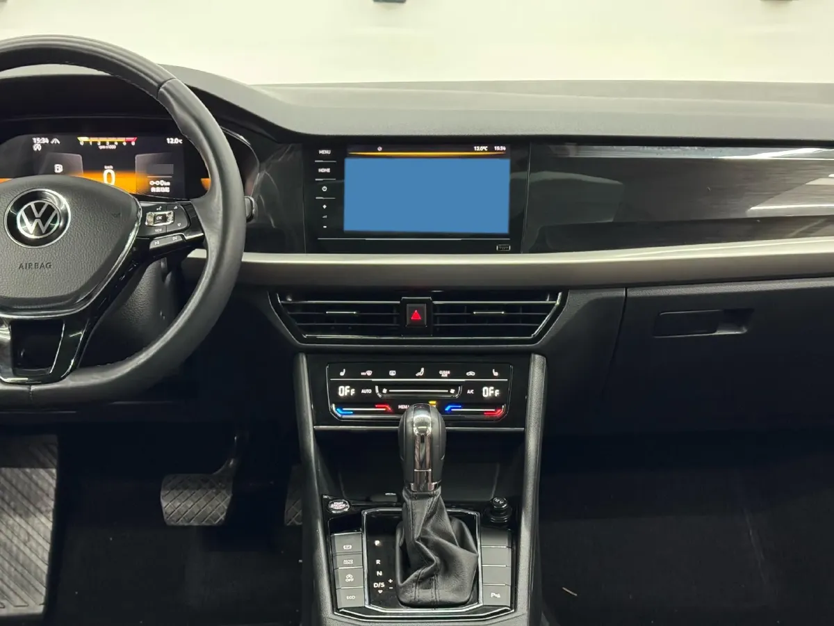 2022 Volkswagen T-Roc 1.4T 150HP L4 7DCT,autocango,china used car exporter,china ev exporter,chinese used car exporter,chinese used ev exporter