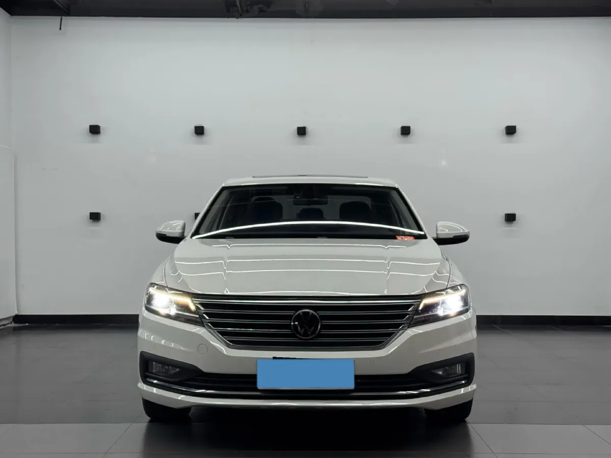 2022 Volkswagen T-Roc 1.4T 150HP L4 7DCT,autocango,china used car exporter,china ev exporter,chinese used car exporter,chinese used ev exporter