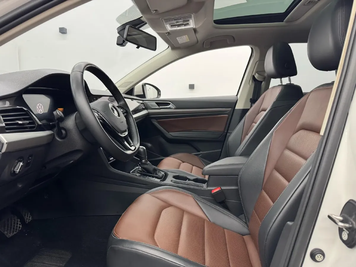 2022 Volkswagen T-Roc 1.4T 150HP L4 7DCT,autocango,china used car exporter,china ev exporter,chinese used car exporter,chinese used ev exporter