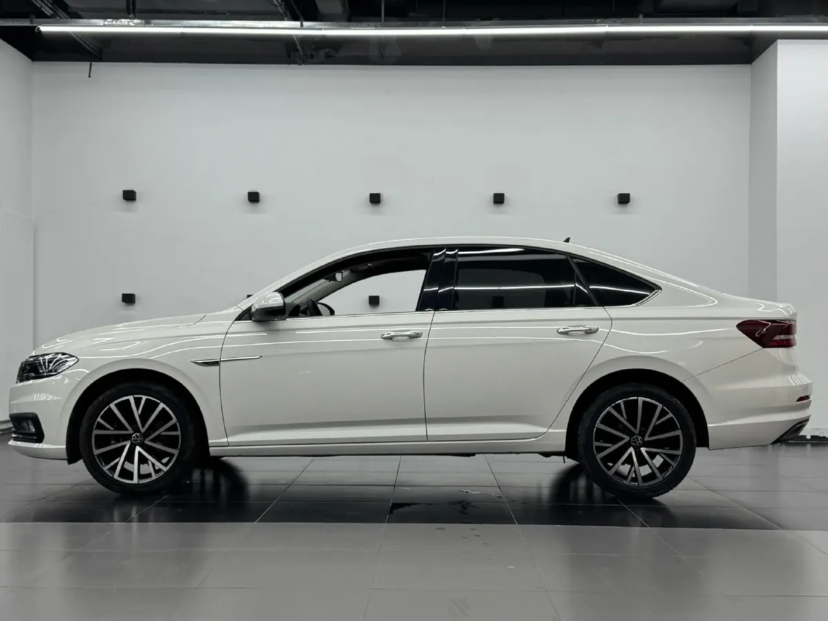 2022 Volkswagen T-Roc 1.4T 150HP L4 7DCT,autocango,china used car exporter,china ev exporter,chinese used car exporter,chinese used ev exporter