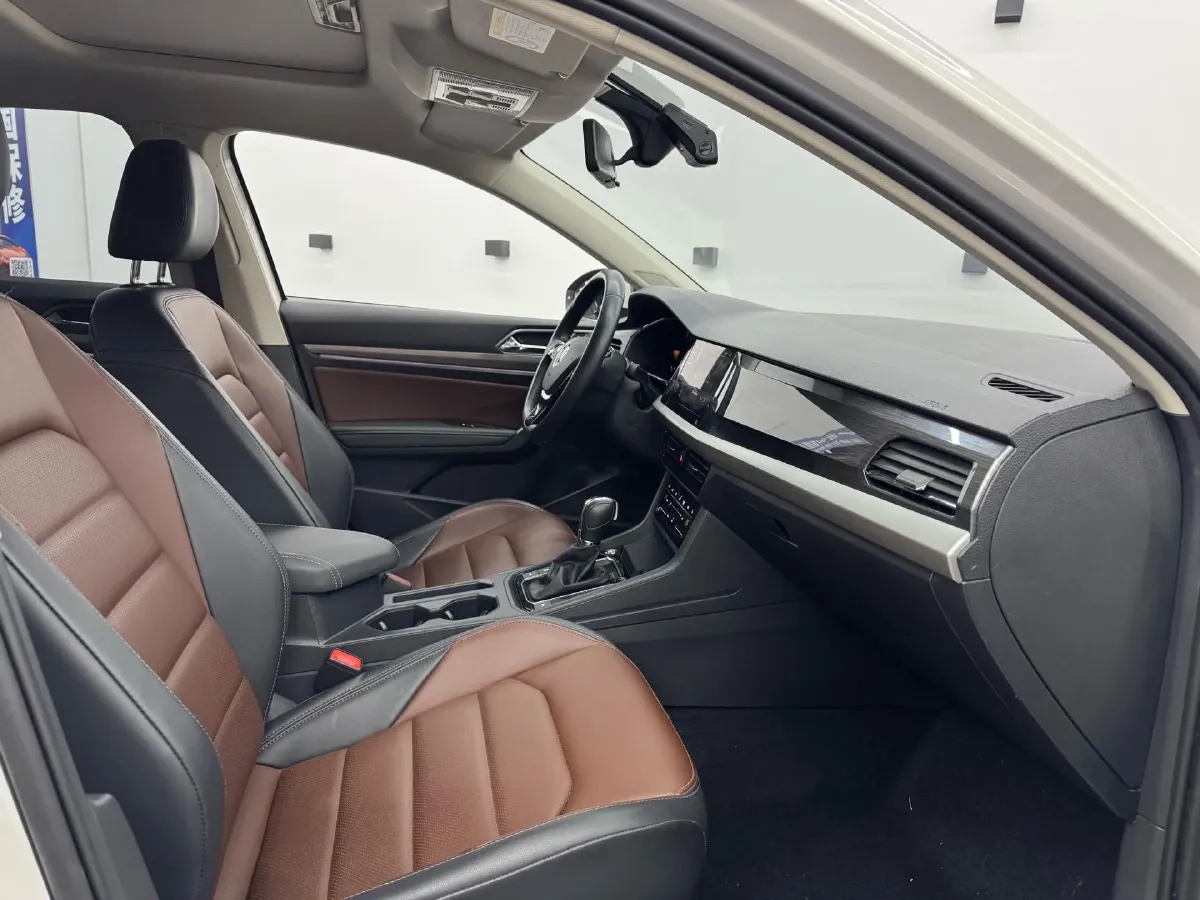 2022 Volkswagen T-Roc 1.4T 150HP L4 7DCT,autocango,china used car exporter,china ev exporter,chinese used car exporter,chinese used ev exporter