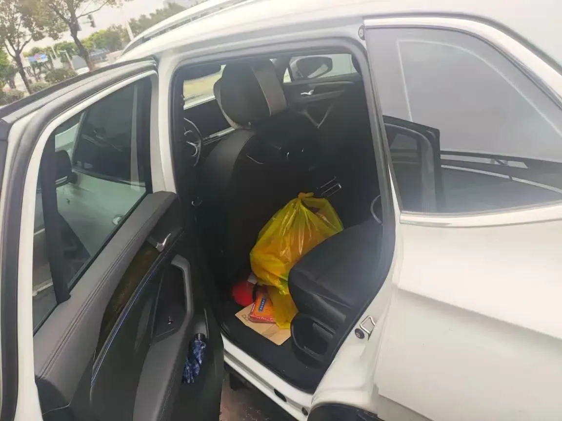 2024 Volkswagen Tiguan L 2.0T 186HP L4 7DCT,autocango,china used car exporter,china ev exporter,chinese used car exporter,chinese used ev exporter