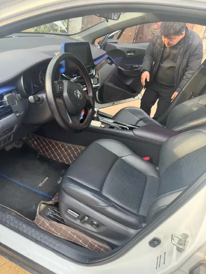 2020 Toyota C-HR 2.0L 171HP L4 CVT,autocango,china used car exporter,china ev exporter,chinese used car exporter,chinese used ev exporter