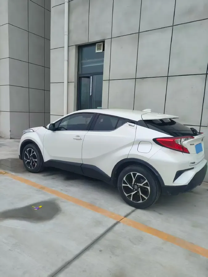 2020 Toyota C-HR 2.0L 171HP L4 CVT,autocango,china used car exporter,china ev exporter,chinese used car exporter,chinese used ev exporter