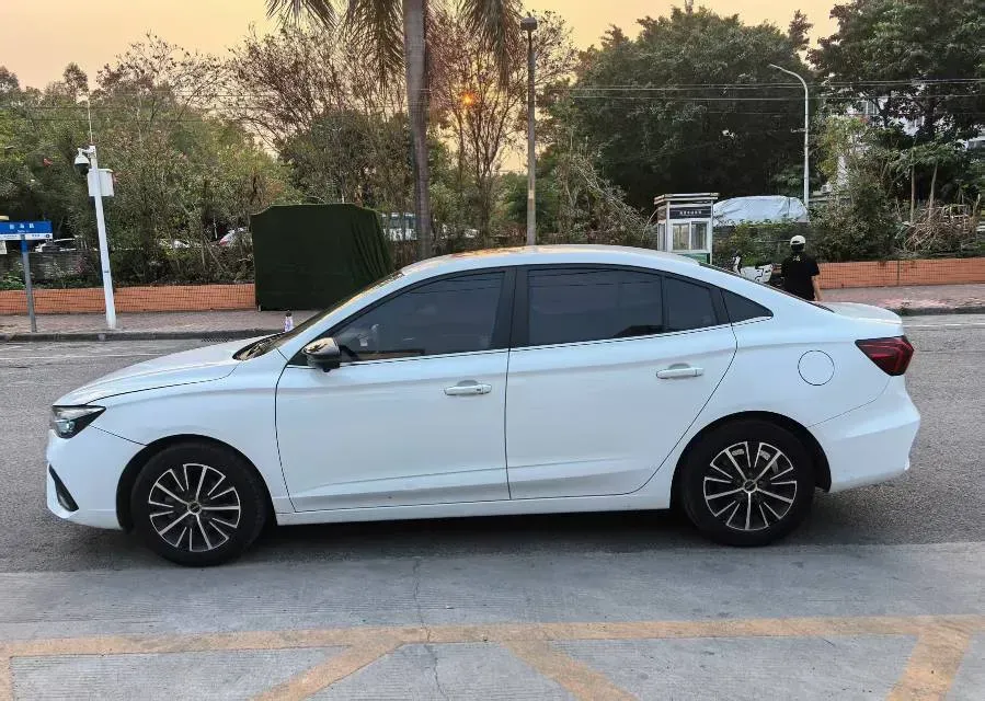 2021 Roewe i5 1.5L 120HP L4 CVT,autocango,china used car exporter,china ev exporter,chinese used car exporter,chinese used ev exporter