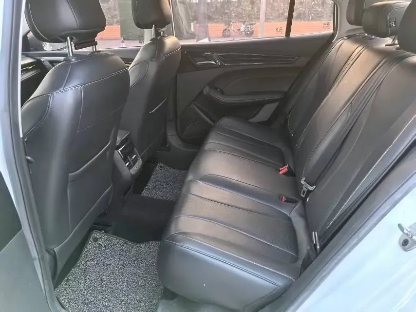 2021 Roewe i5 1.5L 120HP L4 CVT,autocango,china used car exporter,china ev exporter,chinese used car exporter,chinese used ev exporter