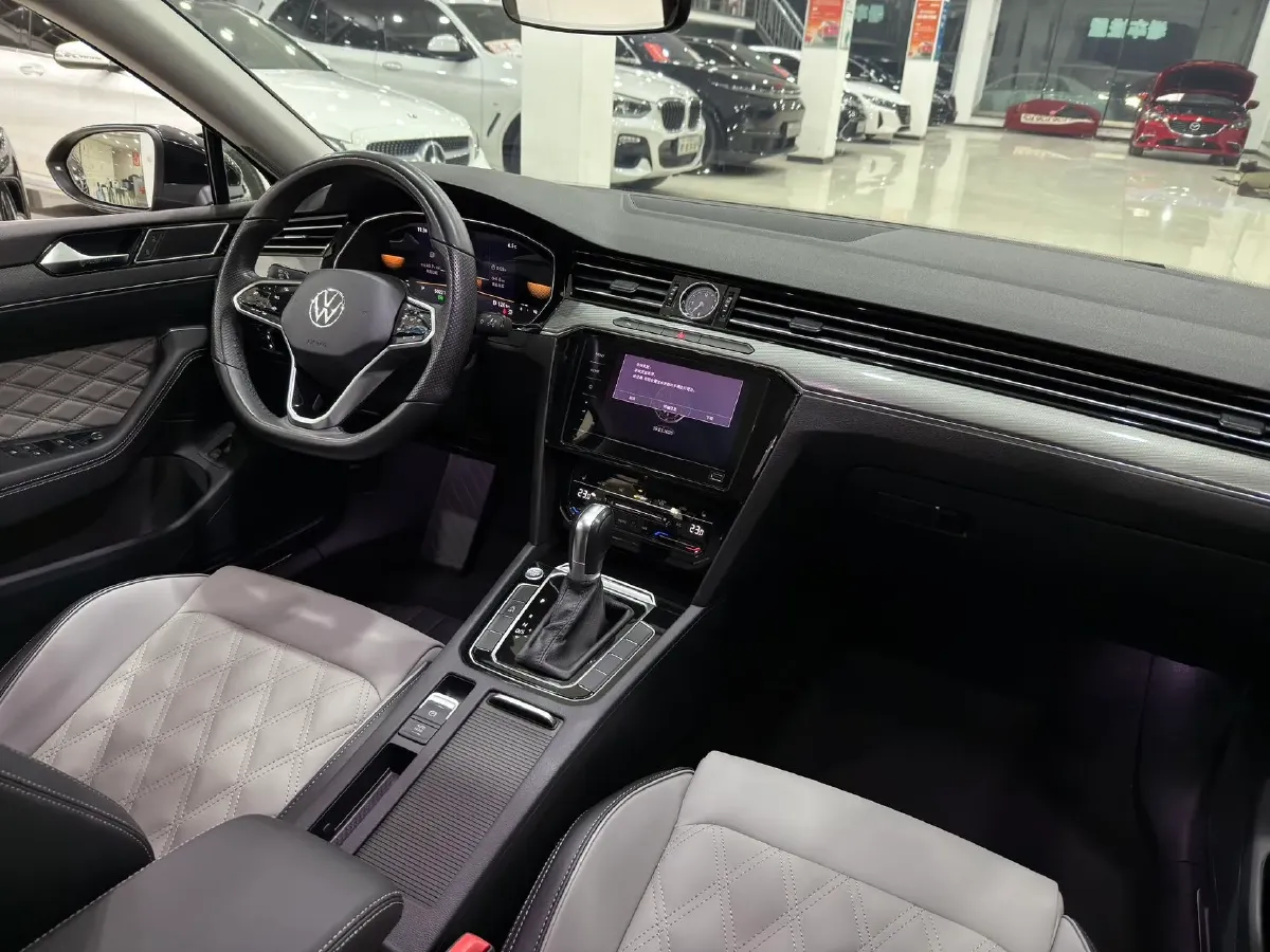 2023 Volkswagen Magotan 2.0T 186HP L4 7DCT,autocango,china used car exporter,china ev exporter,chinese used car exporter,chinese used ev exporter